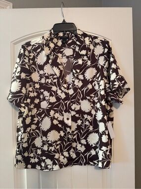 Halogen Women’s short sleeve button down shirt, NWT, L